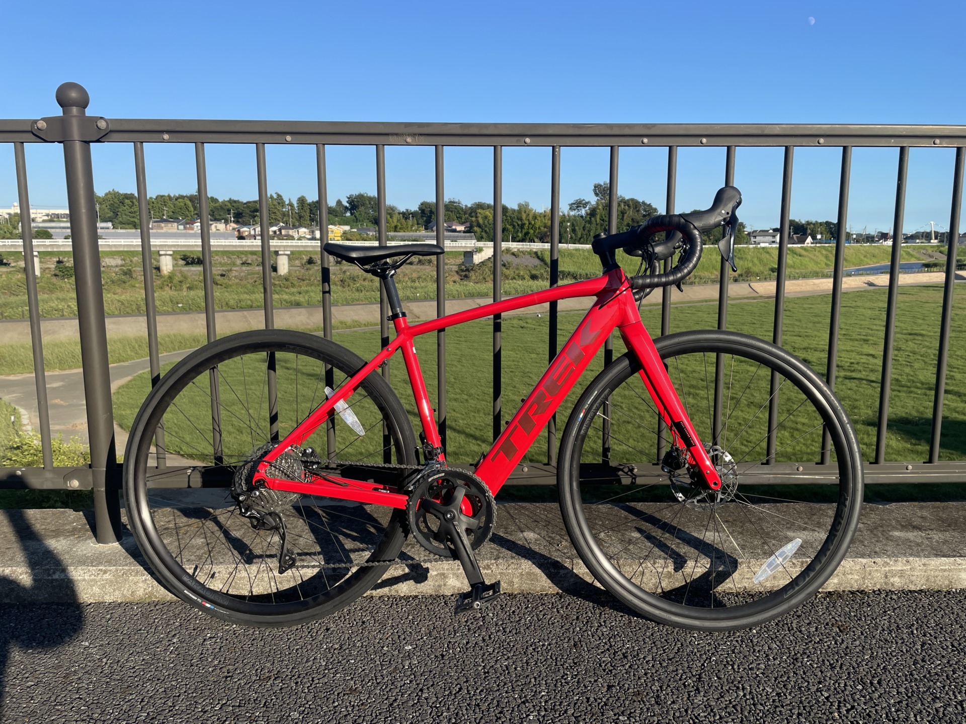 カーボンフォーク】シマノ105☆ロードバイク☆トレック