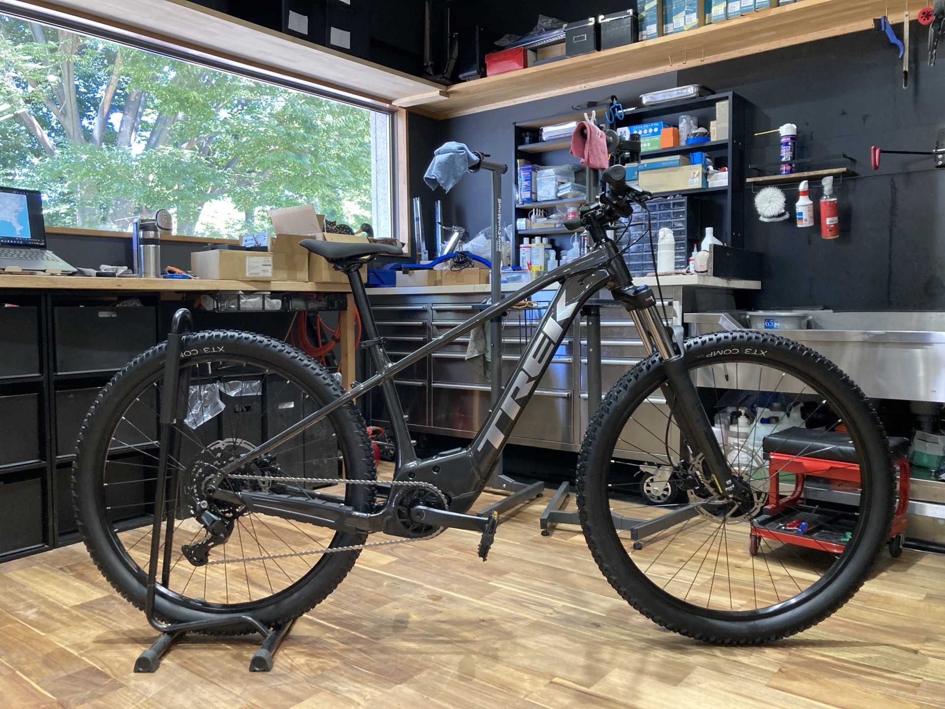 TREK MARLIN＋6 × 納車 ＋ パーフェクト組み立て ＋ ガラス