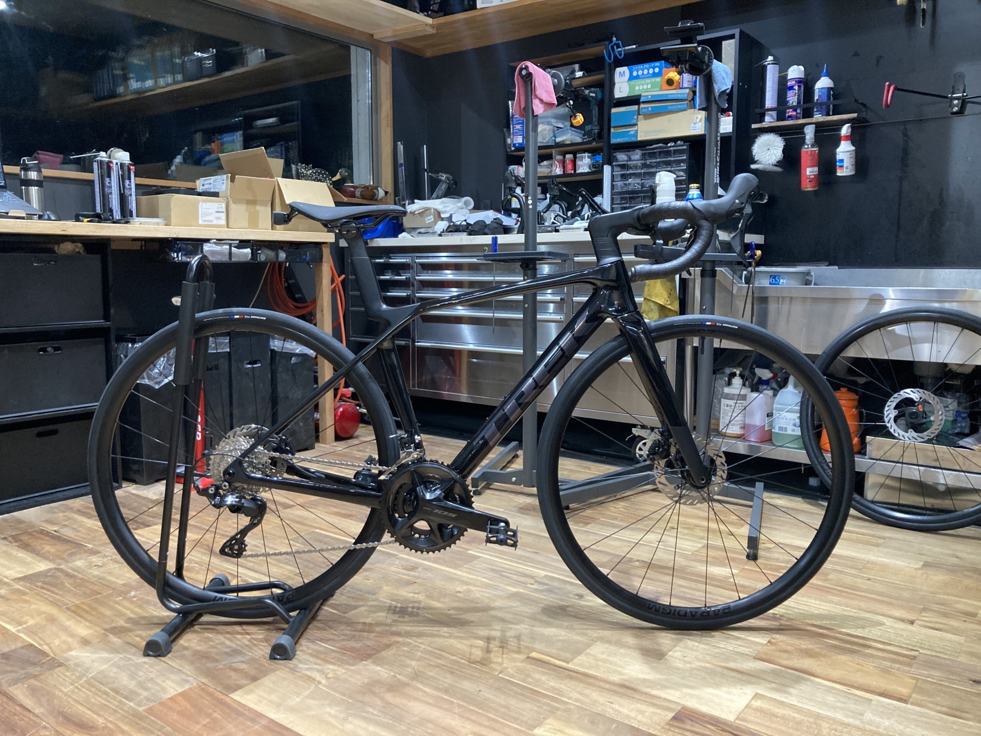 TREK Madone SL 5 Gen 8 × 納車 ＋ パーフェクト組み立て ＋ ガラス